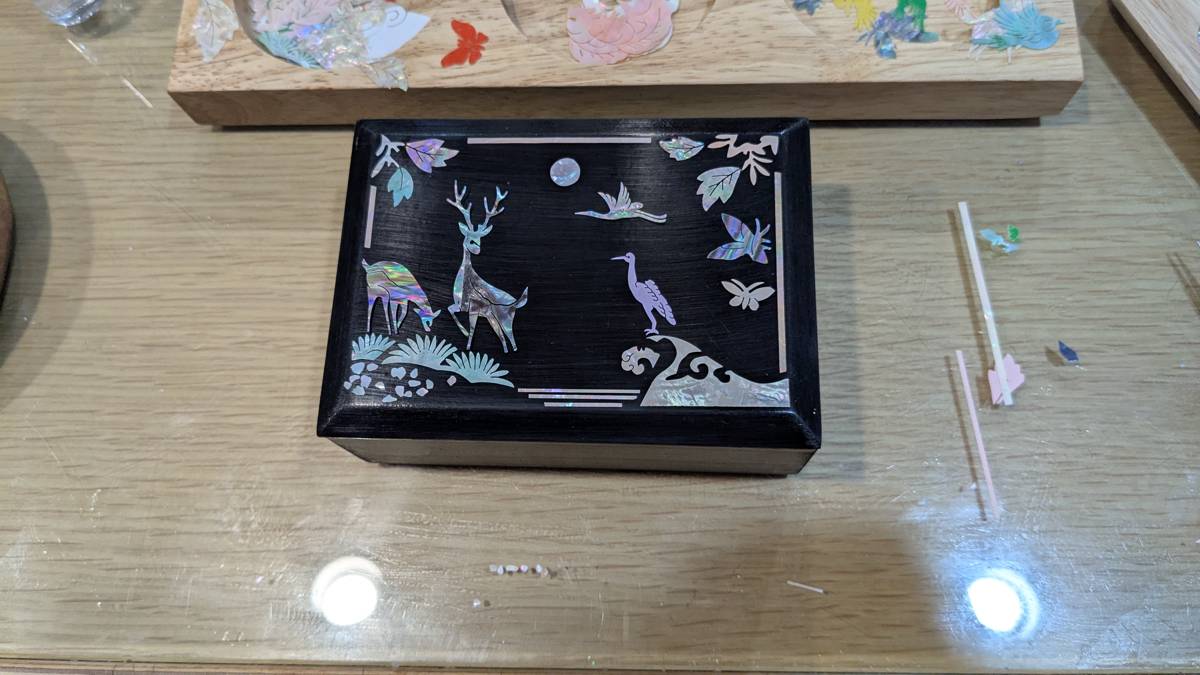 传统螺钿名匠指导的螺钿工艺体验