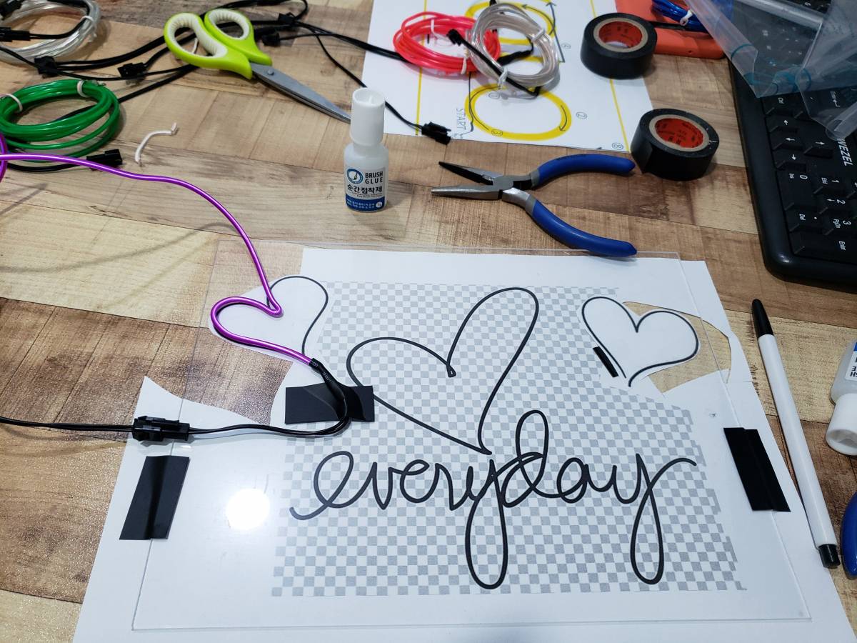 Neon Light Making in Seoul Trazy, Korea's 1 Travel Guide